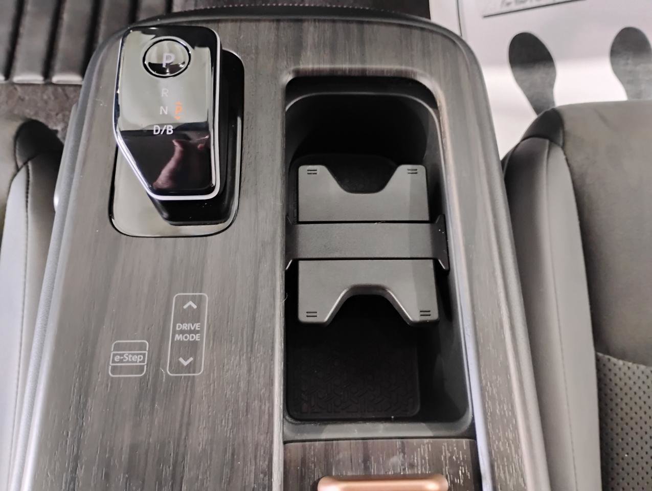 Used 2024 Nissan Ariya AWD image 30