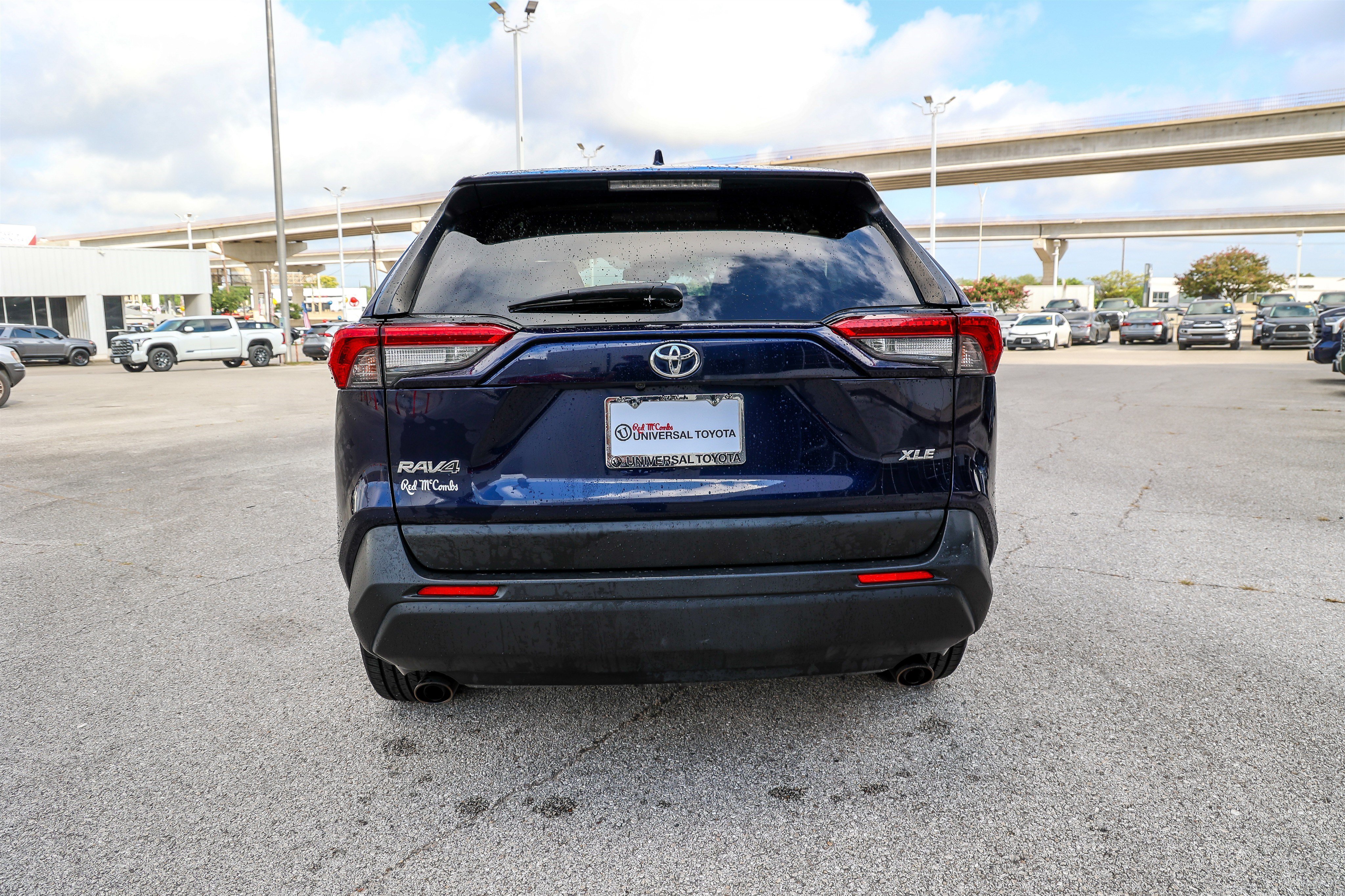 Used 2020 Toyota RAV4 XLE Premium FWD image 8