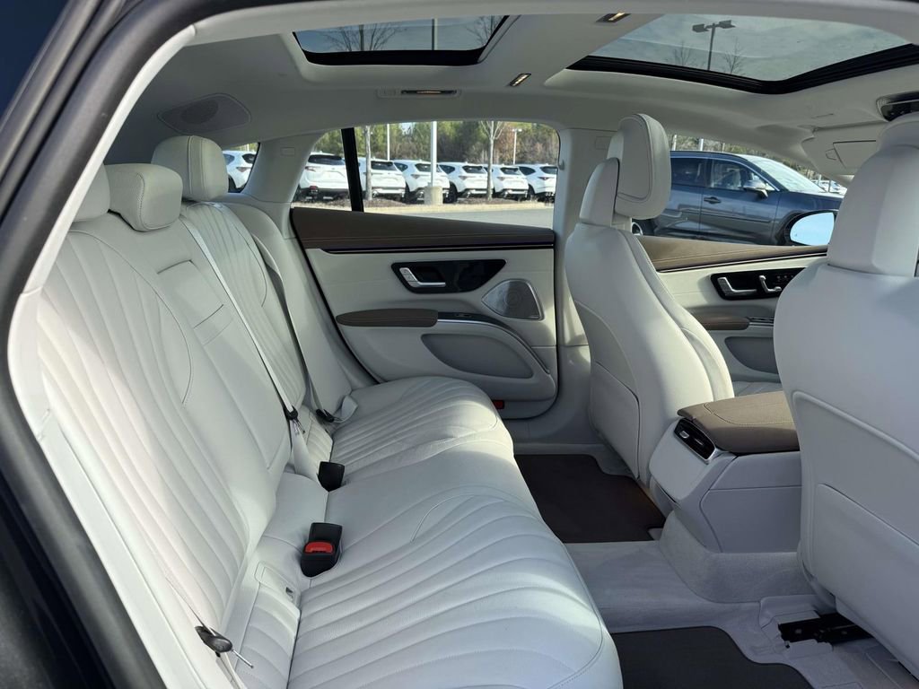 Used 2022 Mercedes-Benz EQS 580 4MATIC Sedan image 17