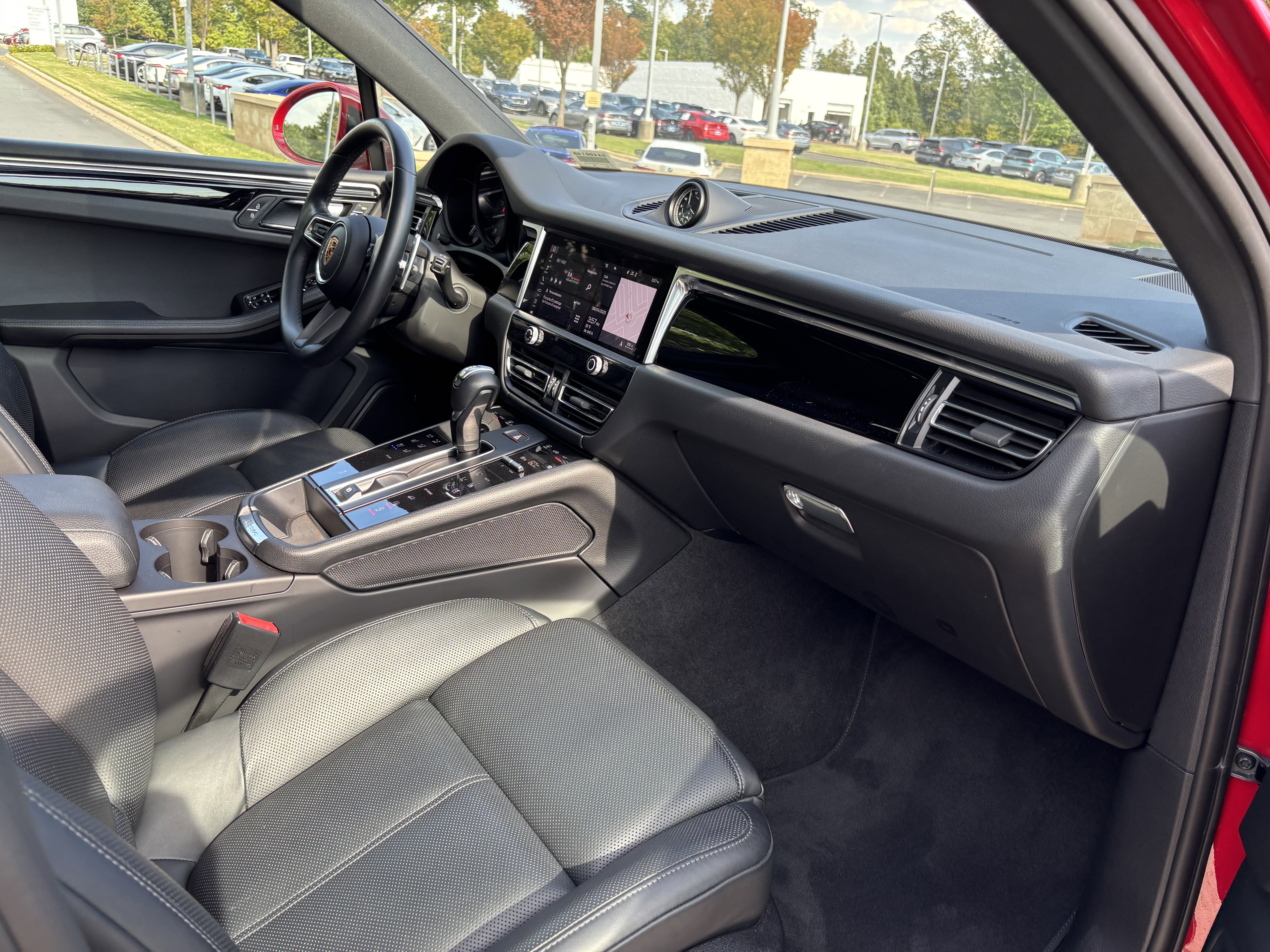 Used 2024 Porsche Macan image 21