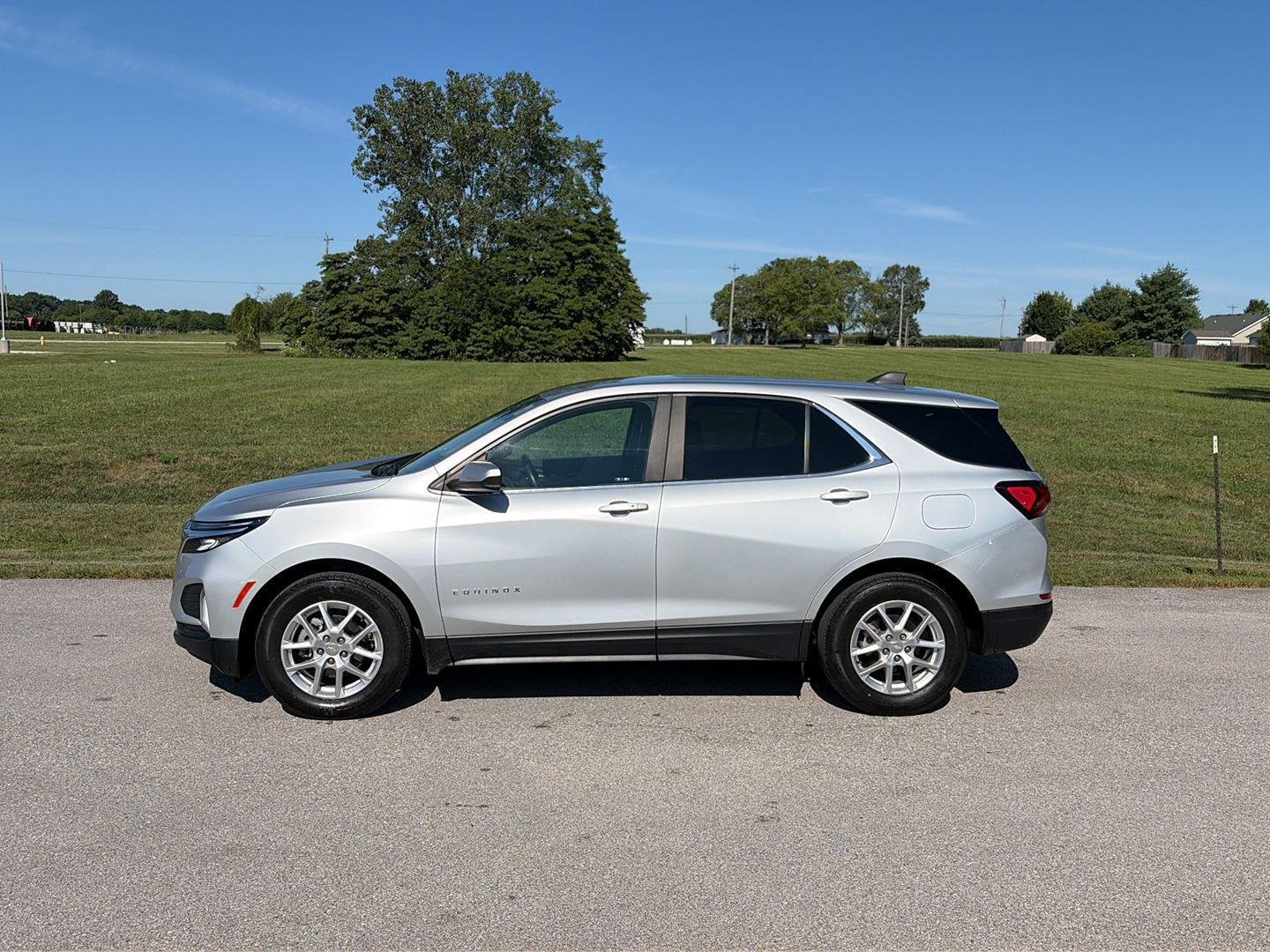 Used 2022 Chevrolet Equinox LT FWD image 2