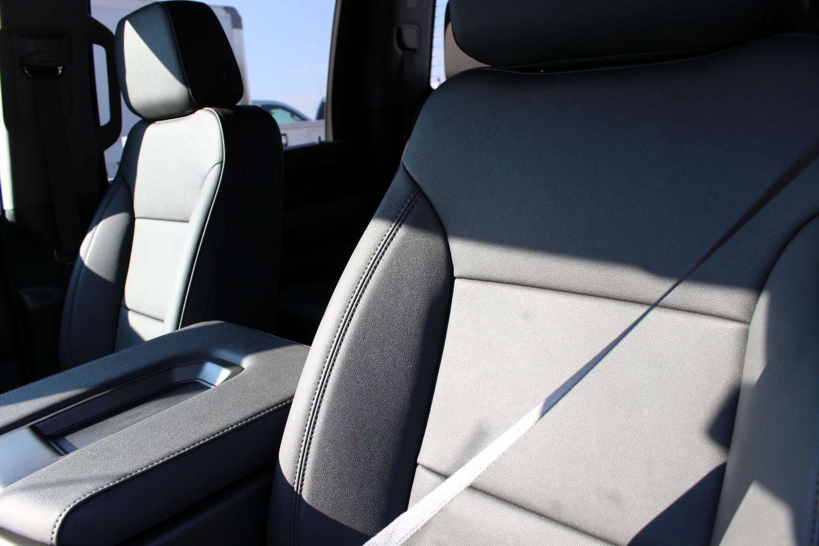 New 2025 GMC Sierra 2500 Pro w/ Convenience Package image 15