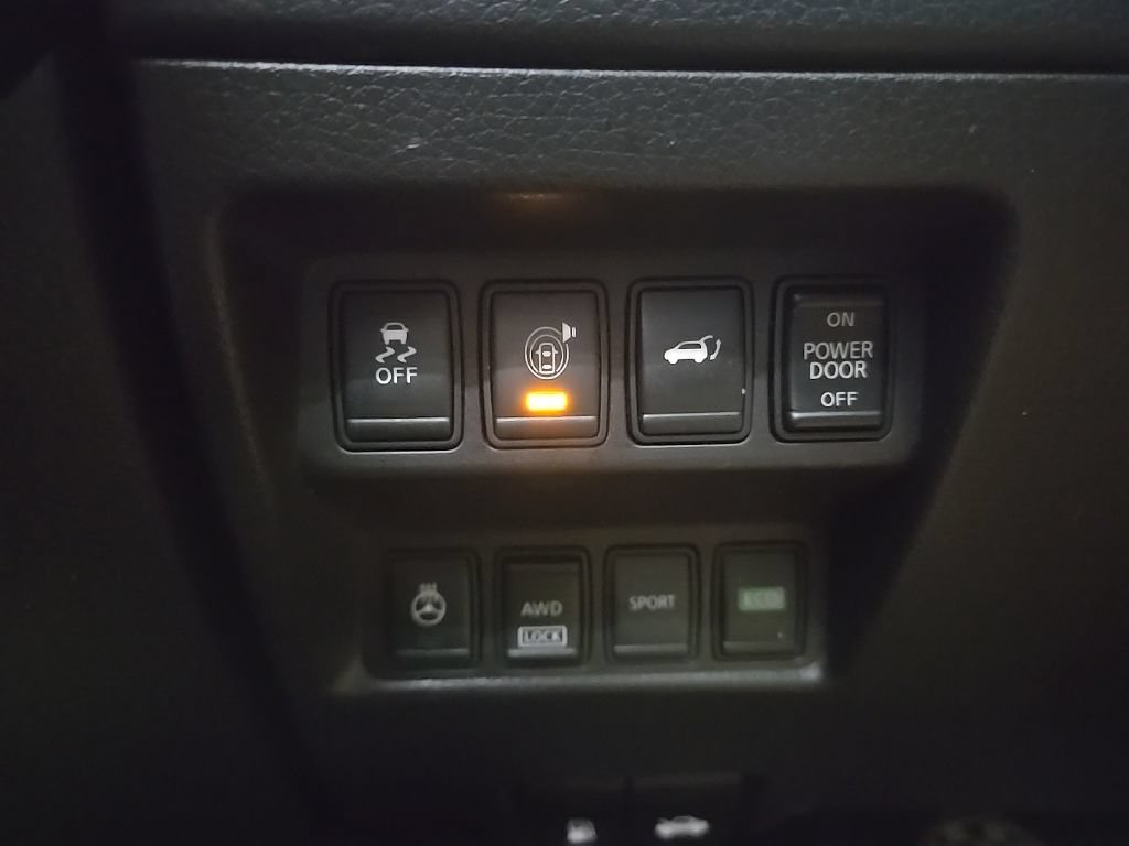 Used 2017 Nissan Rogue SV AWD/4WD image 21
