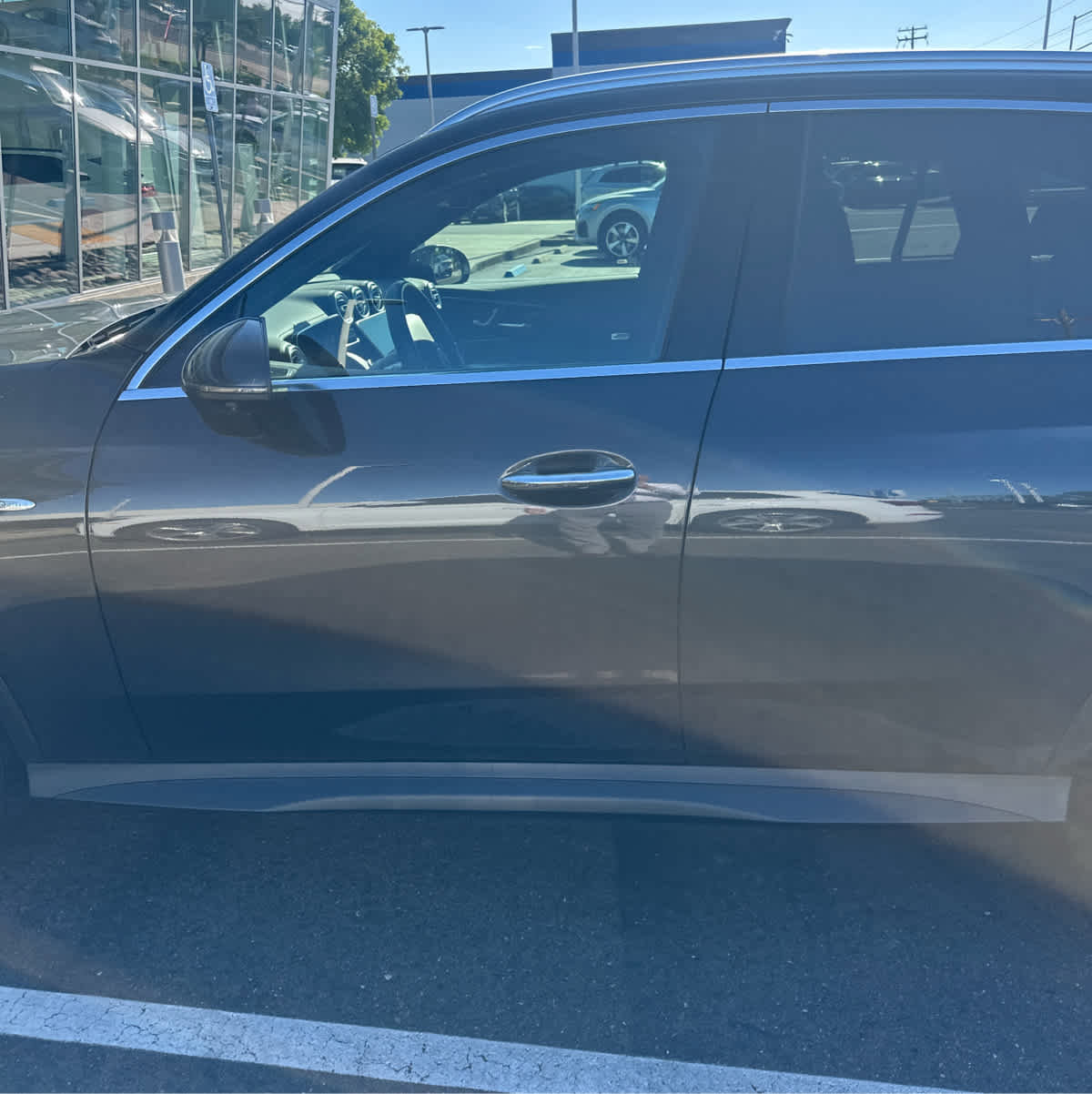 Used 2025 Mercedes-Benz GLC 350e 4MATIC image 4