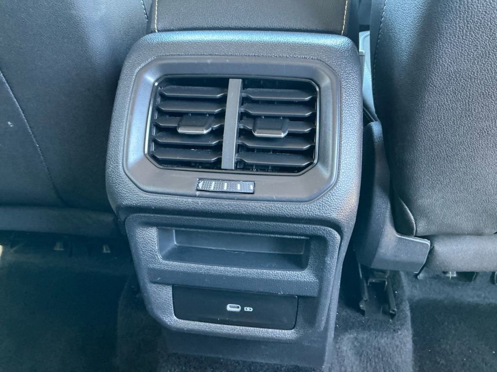 Used 2024 Volkswagen Taos SE image 21