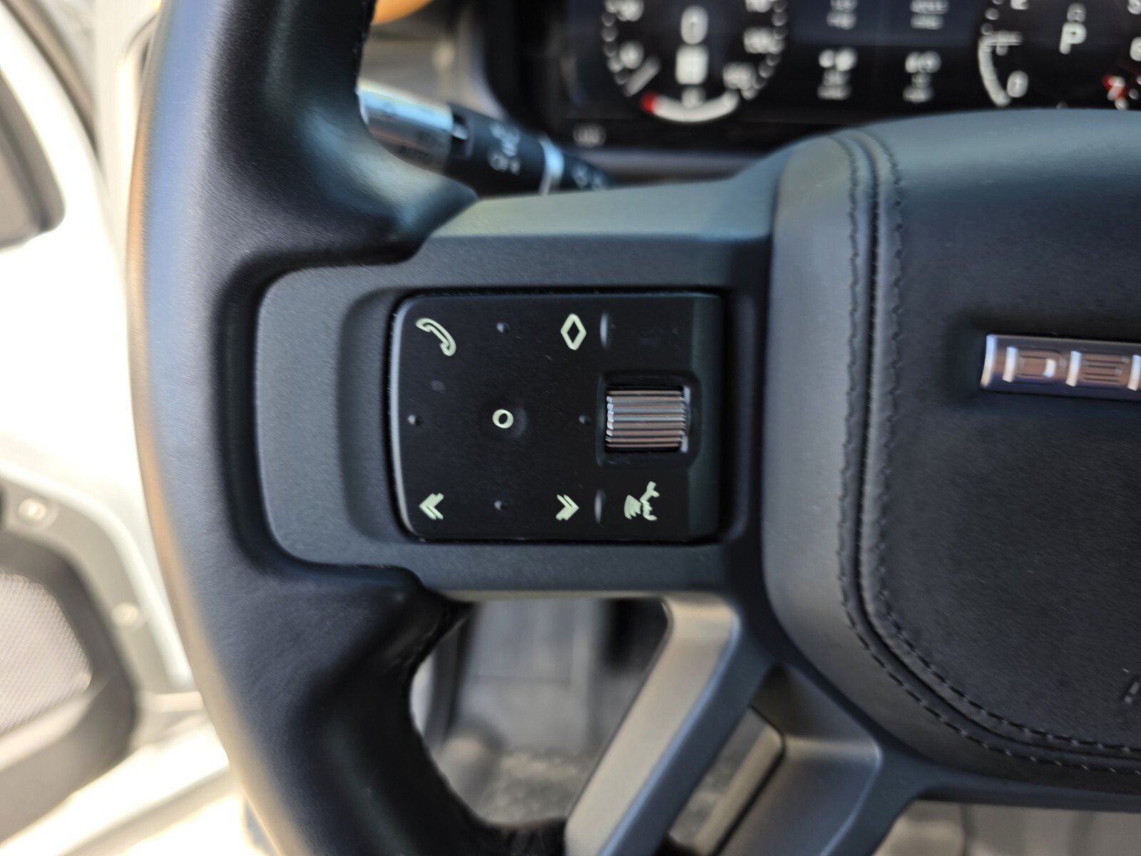 Used 2020 Land Rover Defender 110 X AWD/4WD image 19
