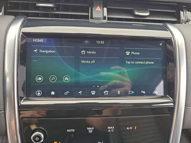 Used 2020 Land Rover Discovery Sport SE image 24
