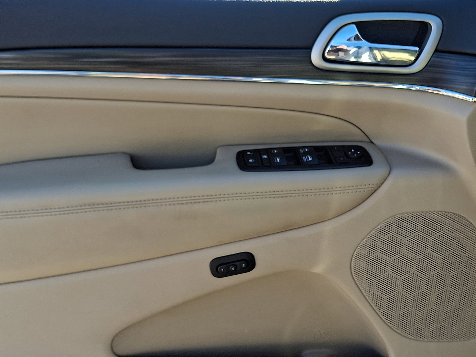 Used 2019 Jeep Grand Cherokee Limited w/ Trailer Tow Group IV image 12