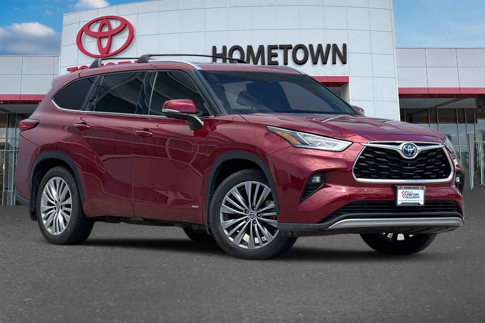 Used 2023 Toyota Highlander Platinum AWD/4WD image 2