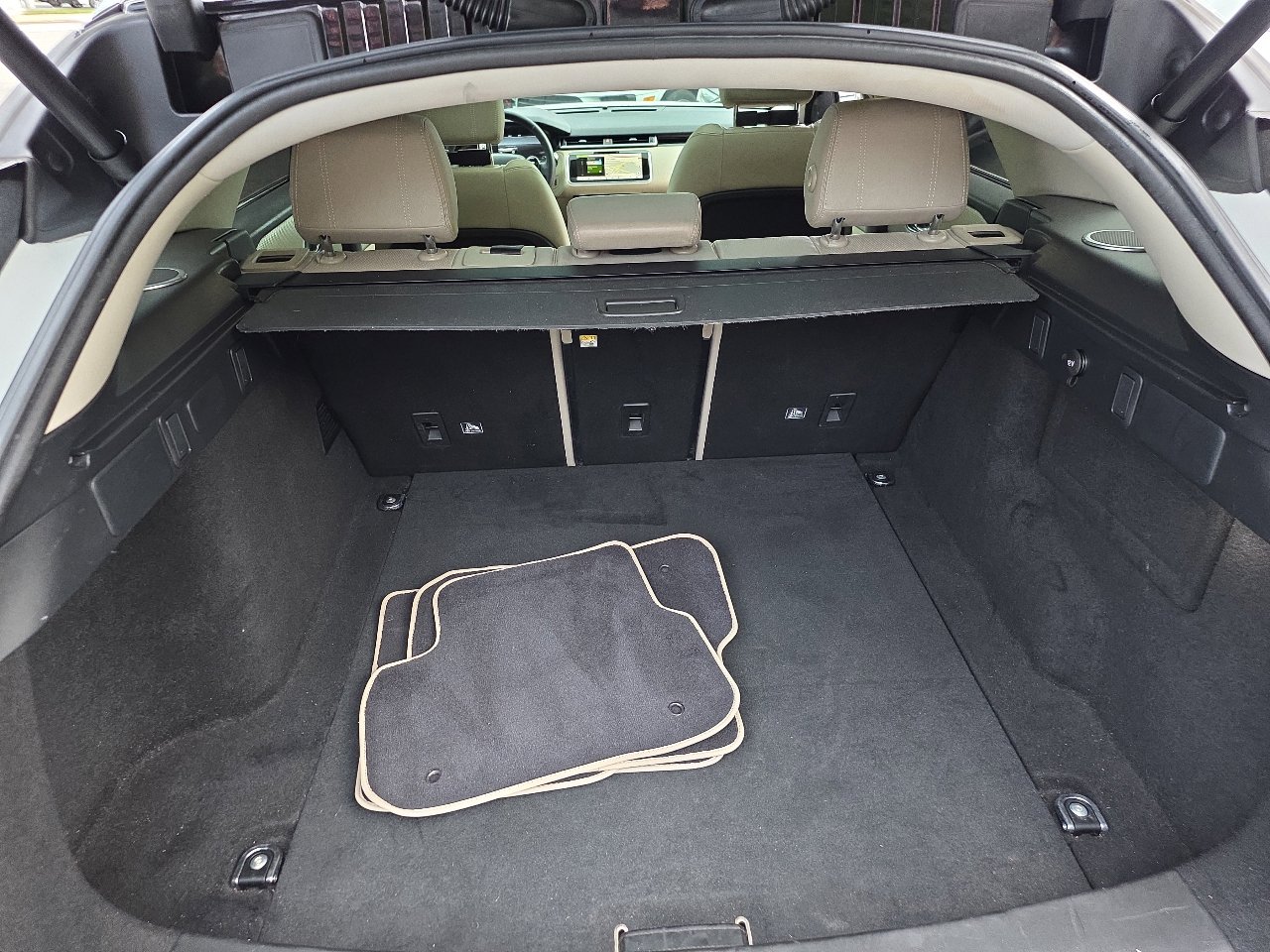 Used 2018 Land Rover Range Rover Velar S image 86