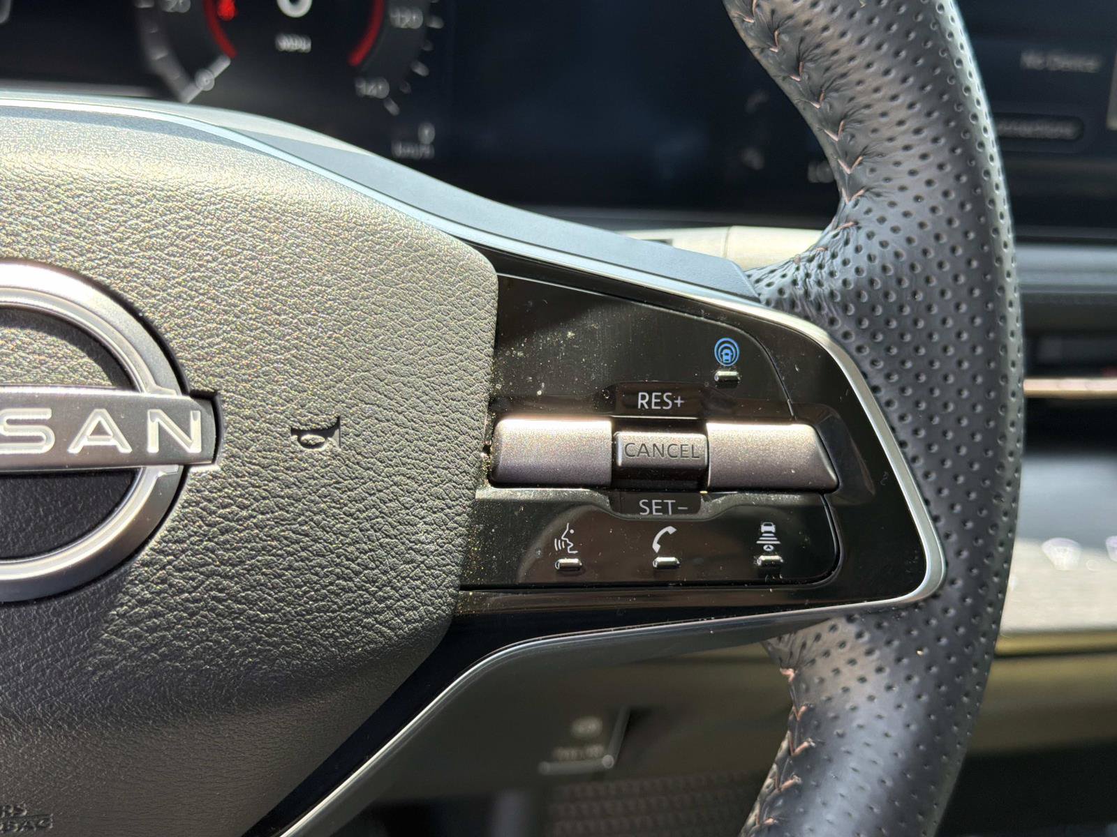 Used 2025 Nissan Ariya FWD image 10