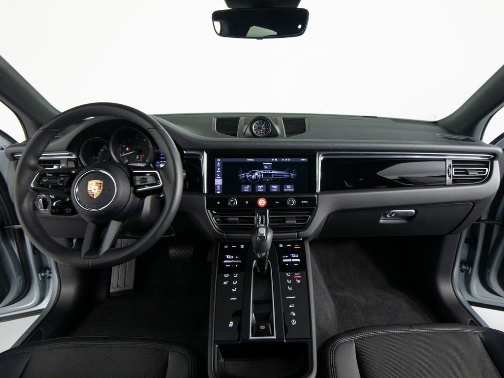 Certified 2025 Porsche Macan AWD/4WD image 32