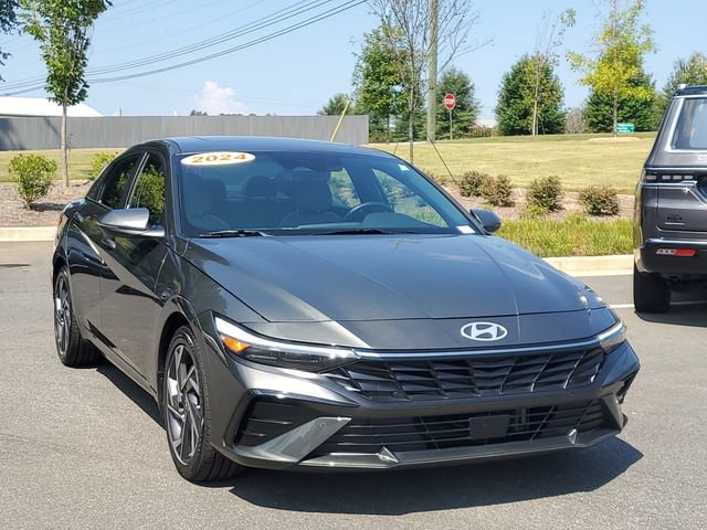 Used 2024 Hyundai Elantra Limited FWD image 3