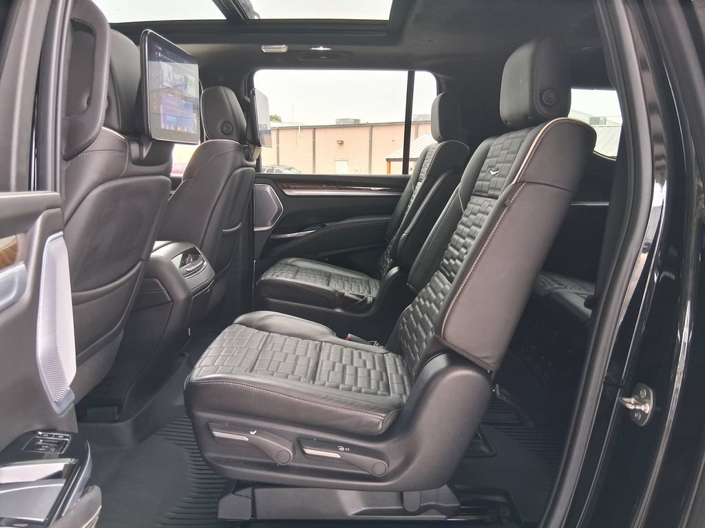 Certified 2025 Cadillac Escalade ESV Sport Platinum w/ LPO, Floor Liner Package AWD/4WD image 24