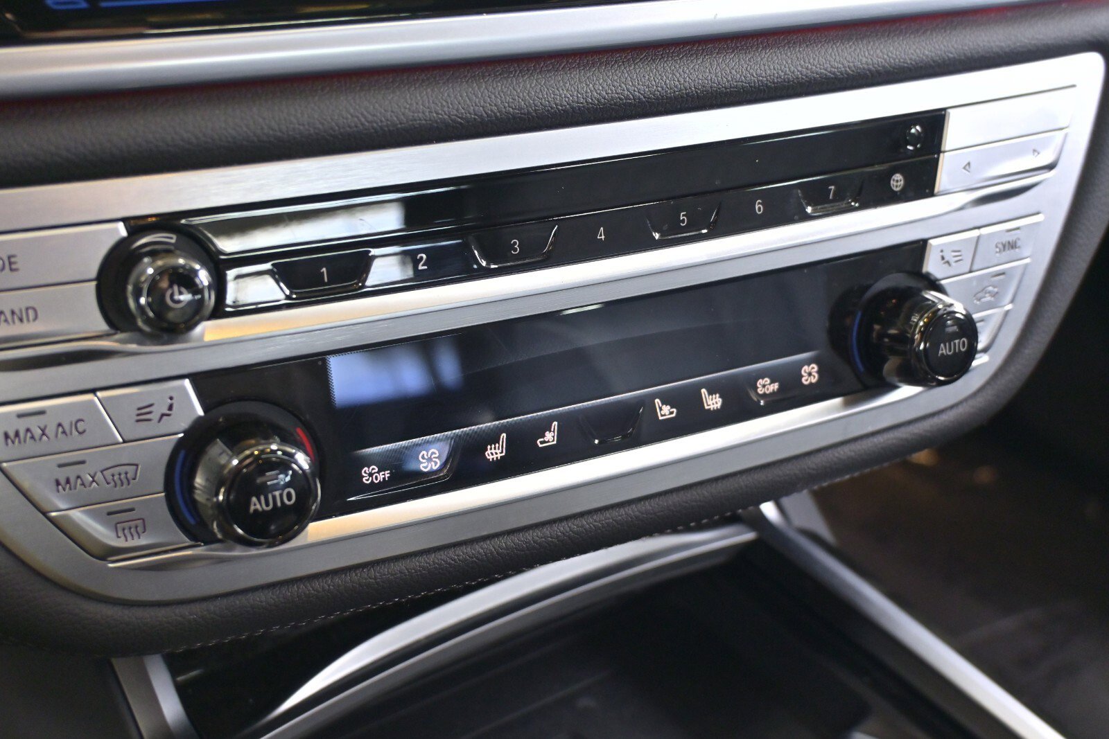 Used 2022 BMW 750i xDrive w/ Executive Package image 26