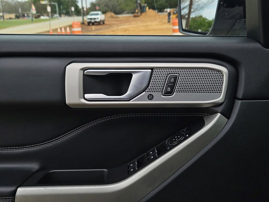 Used 2023 Ford Explorer Limited image 11