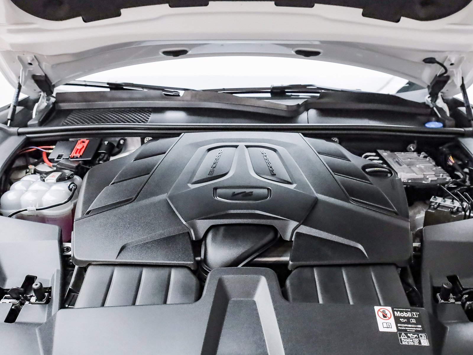 Used 2025 Porsche Cayenne image 31