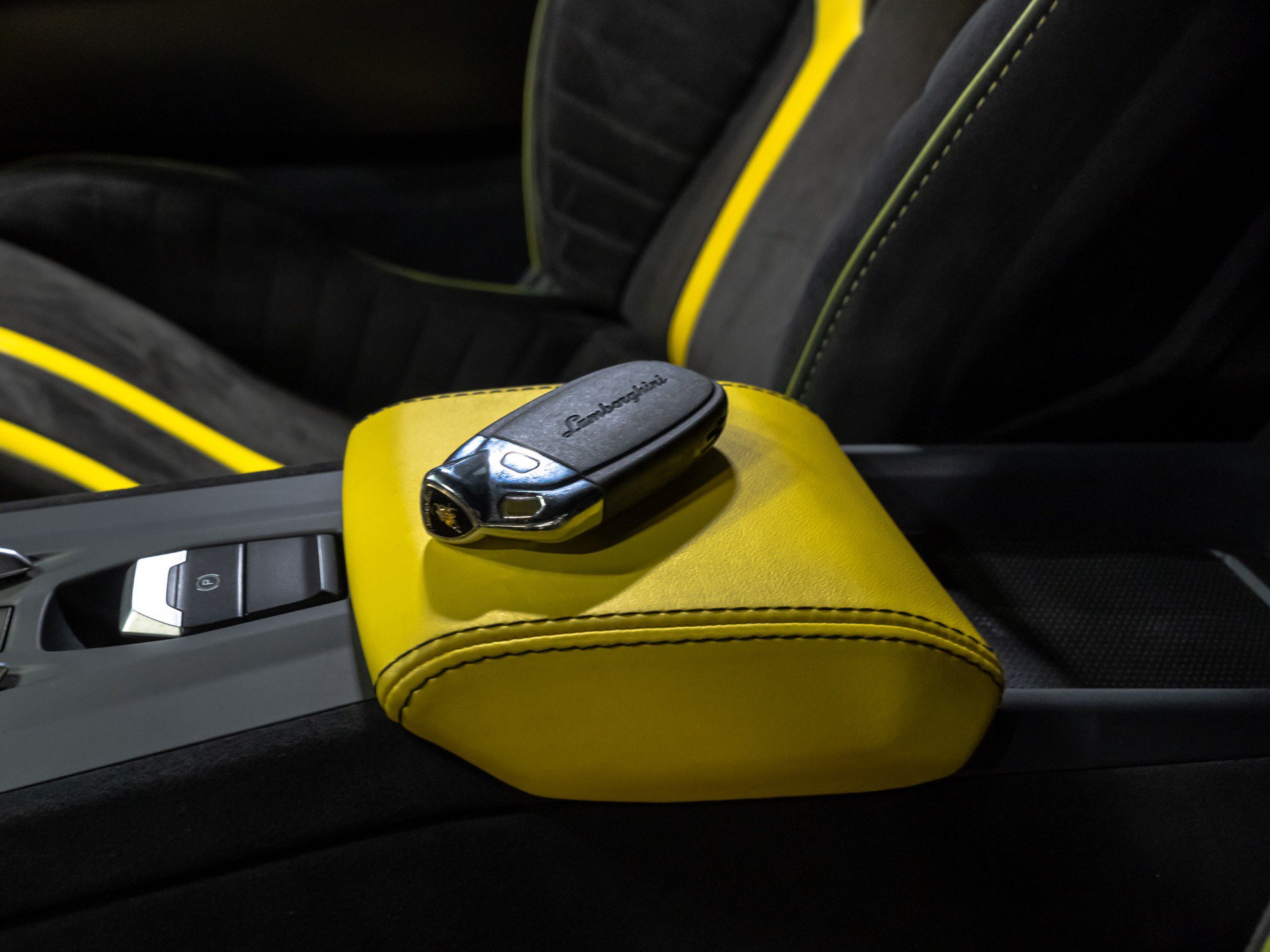 Used 2022 Lamborghini Huracan STO RWD image 77