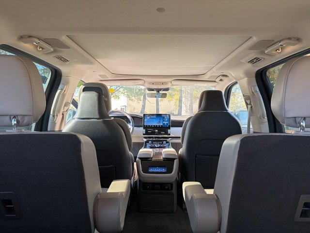 Used 2024 Lincoln Navigator Reserve image 24