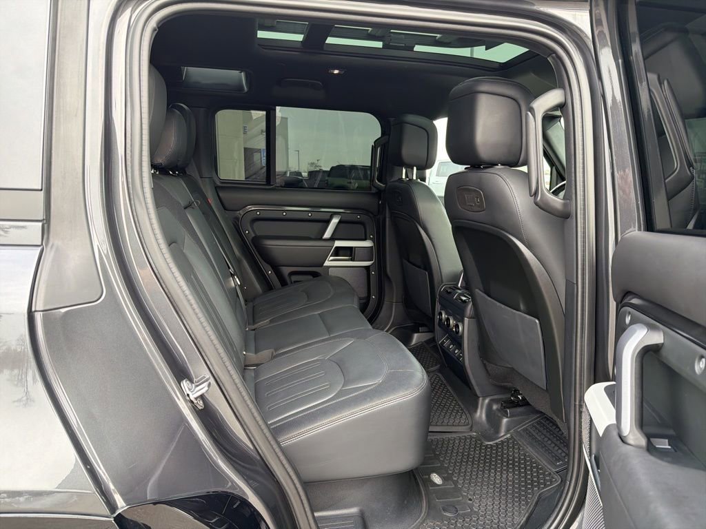 Used 2022 Land Rover Defender 110 X-Dynamic HSE image 18