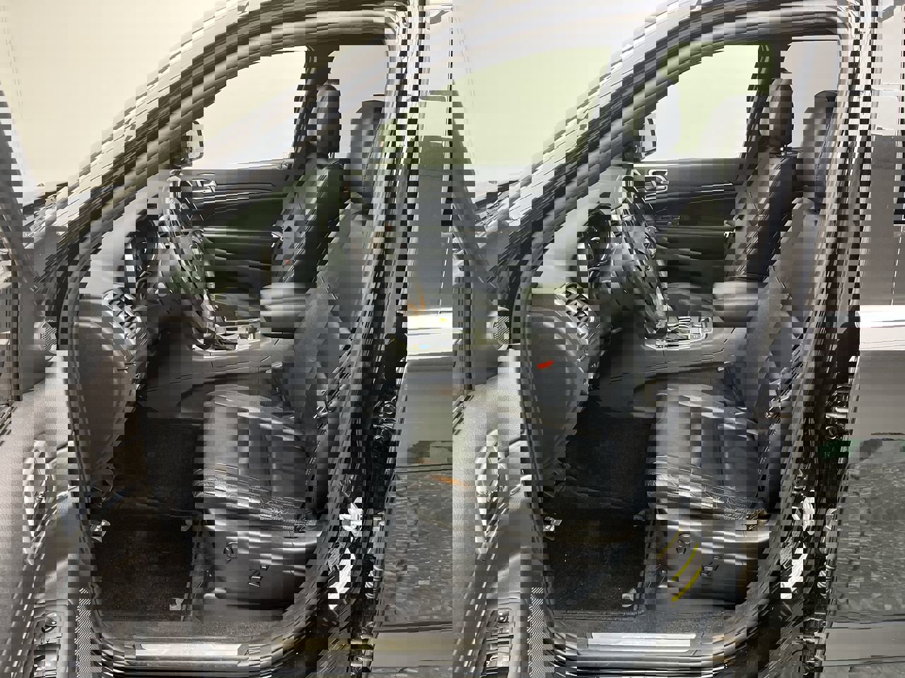 Used 2018 Jeep Grand Cherokee Limited image 3