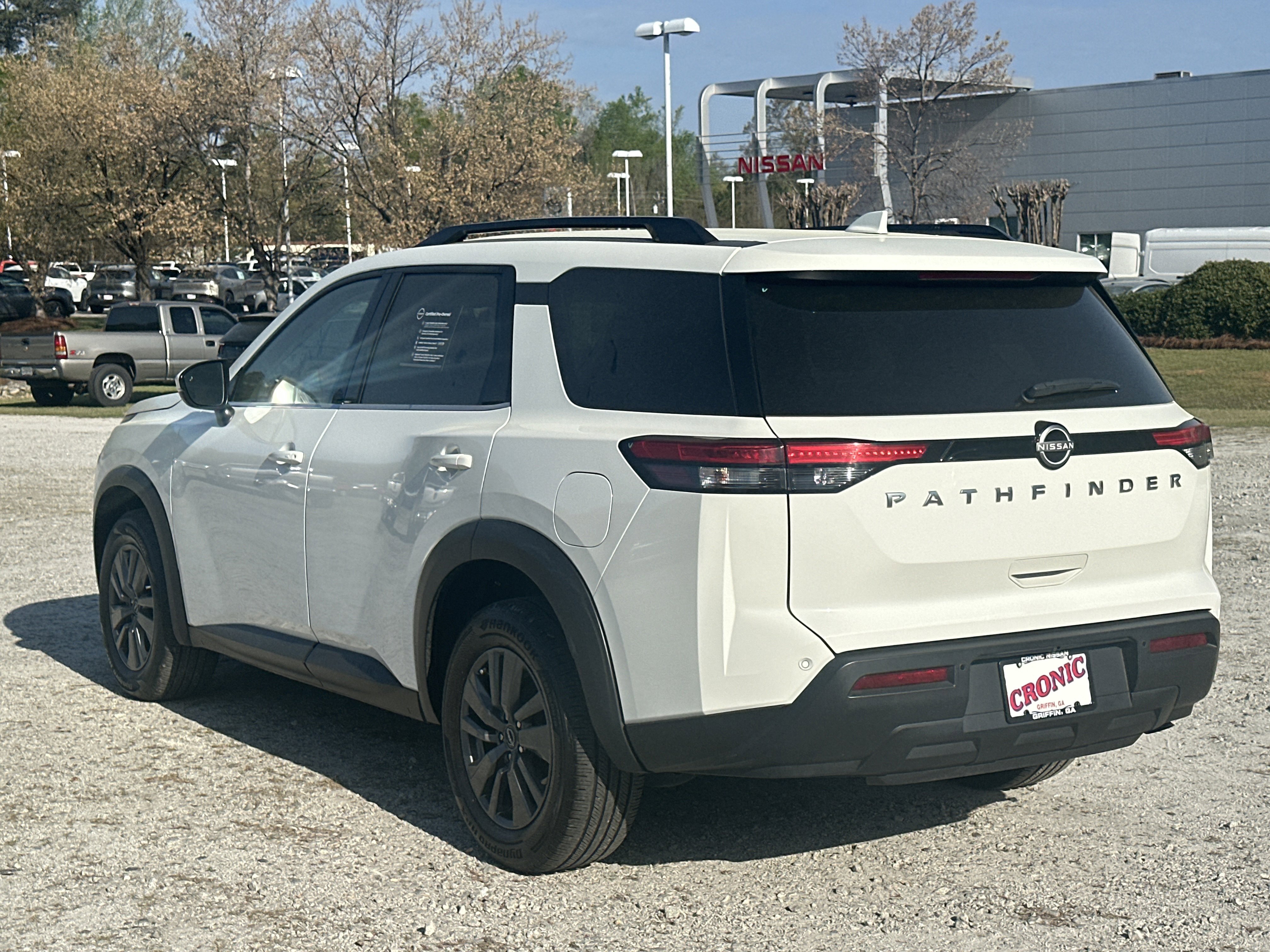 Used 2025 Nissan Pathfinder SV image 7