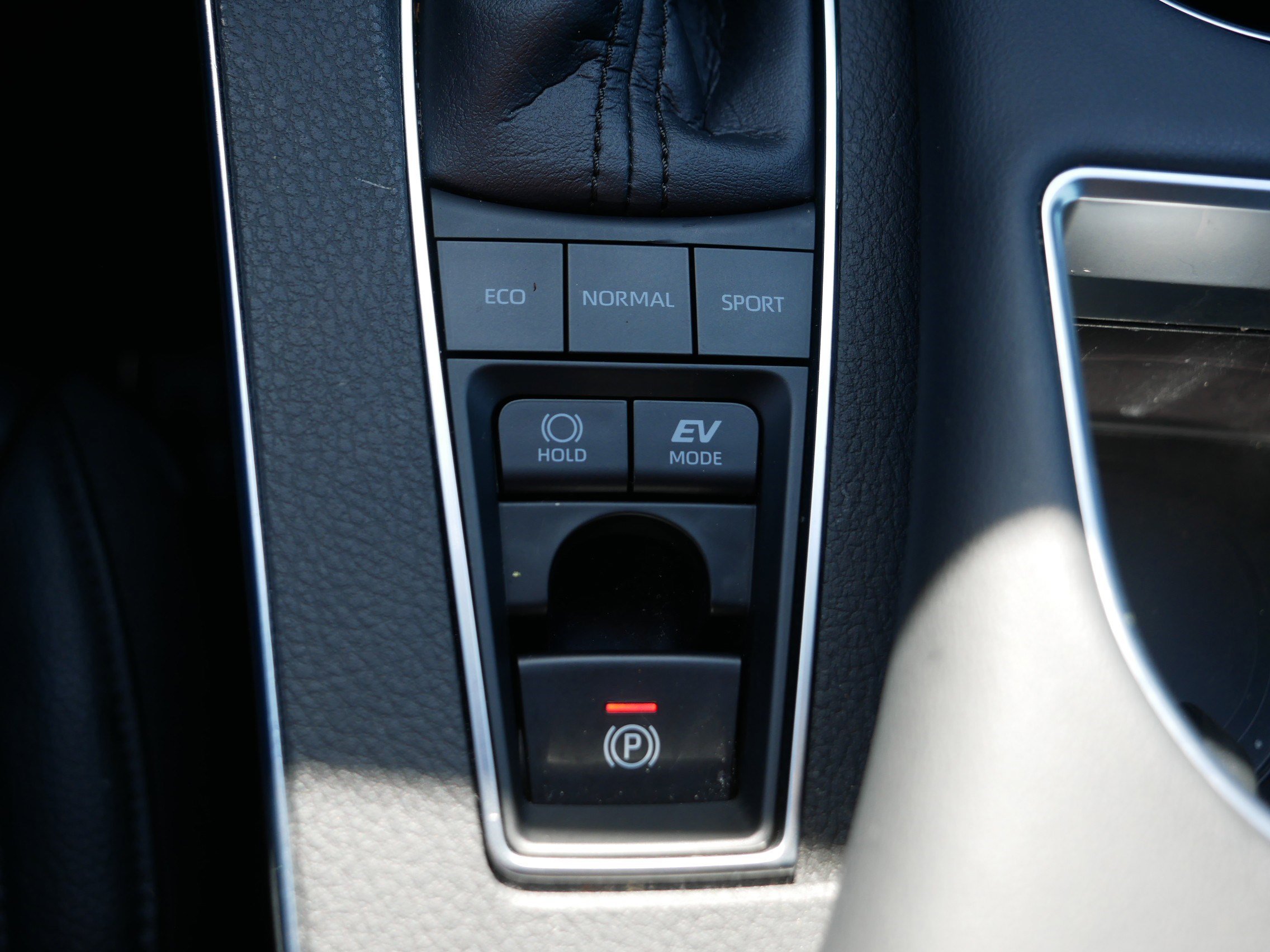 Used 2020 Toyota Avalon XLE FWD image 32