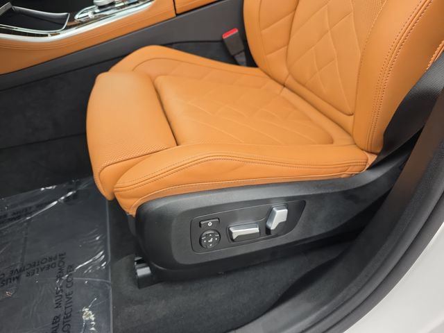 Used 2025 BMW X5 xDrive40i w/ Parking Assistance Package AWD/4WD image 29