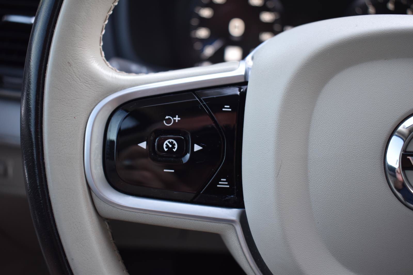 Used 2021 Volvo XC90 T5 Momentum w/ Protection Package Premier FWD image 38