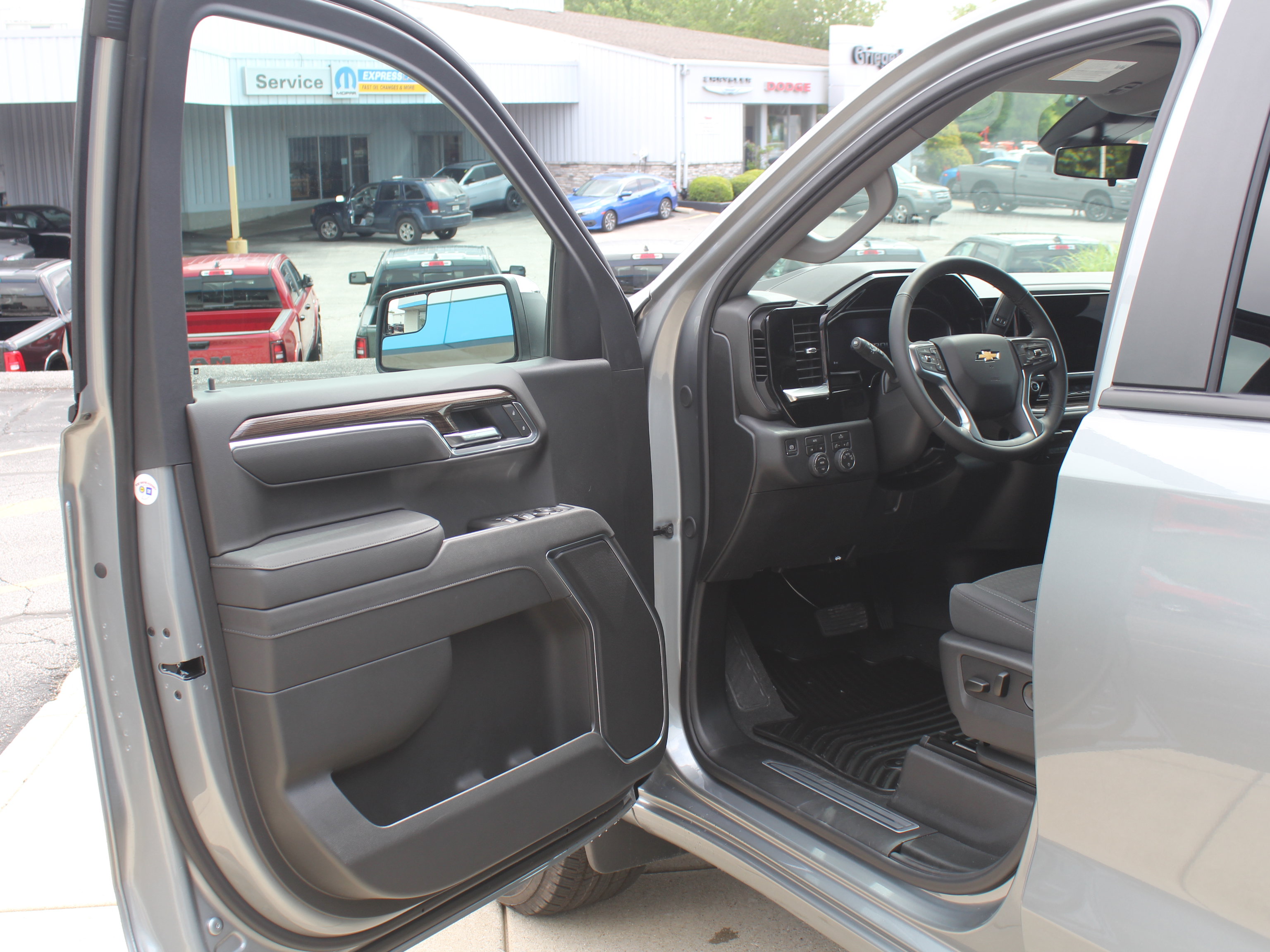 New 2026 Chevrolet Silverado 1500 LT AWD/4WD image 8