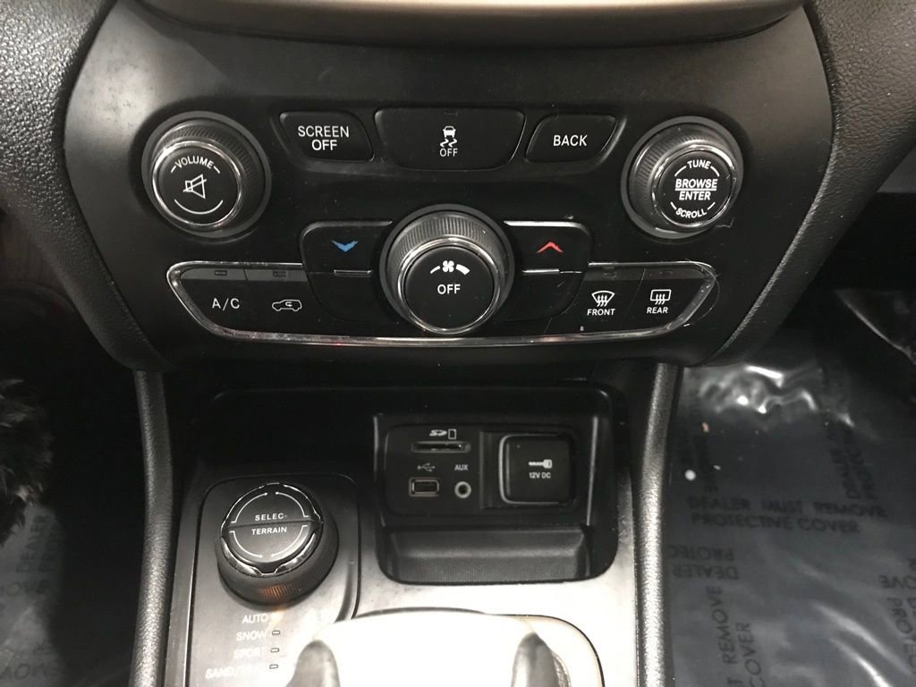 Used 2014 Jeep Cherokee Latitude image 19