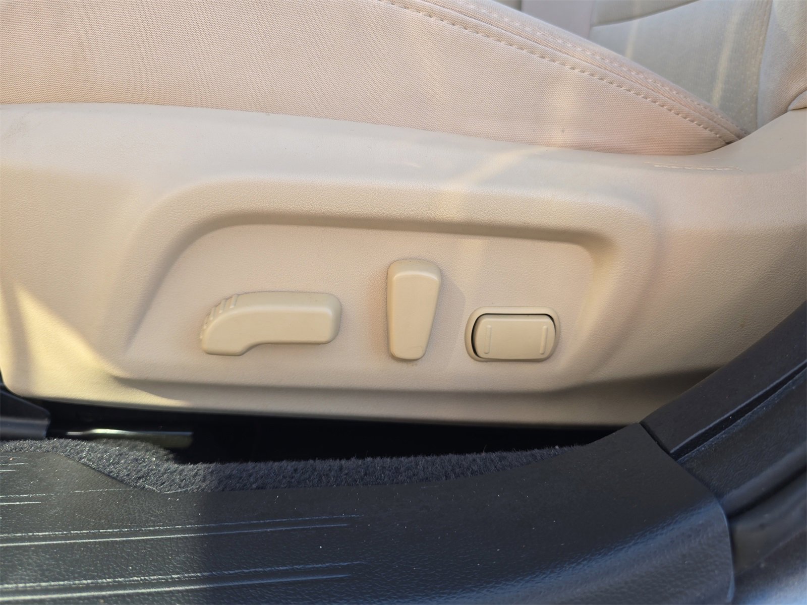 Used 2016 Subaru Legacy 2.5i Premium w/ Moonroof Package image 15