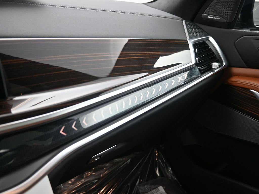 New 2026 BMW X7 xDrive40i w/ M Sport Package image 17