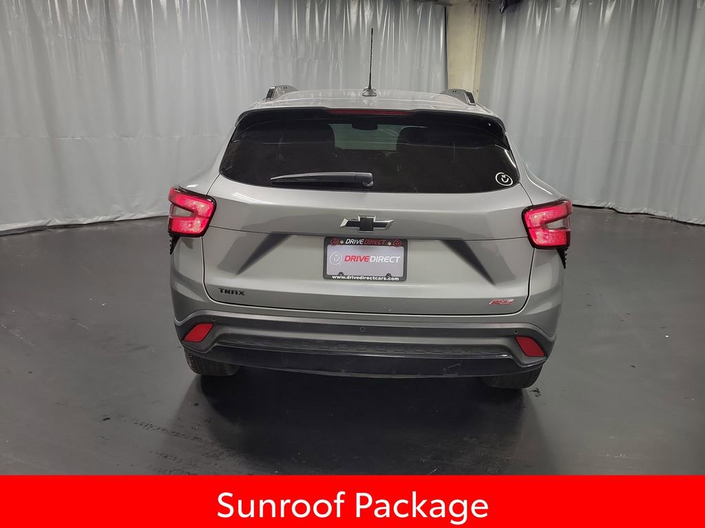 Used 2025 Chevrolet Trax RS w/ Sunroof Package image 7