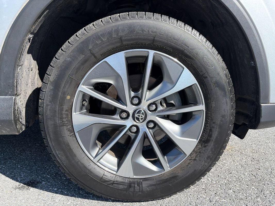Used 2018 Toyota RAV4 XLE AWD/4WD image 28
