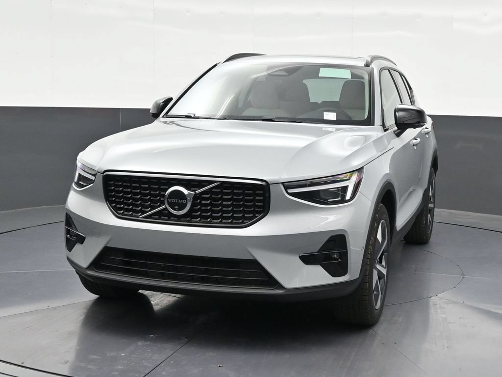 New 2026 Volvo XC40 B5 Plus w/ Protection Package Premier AWD/4WD image 8