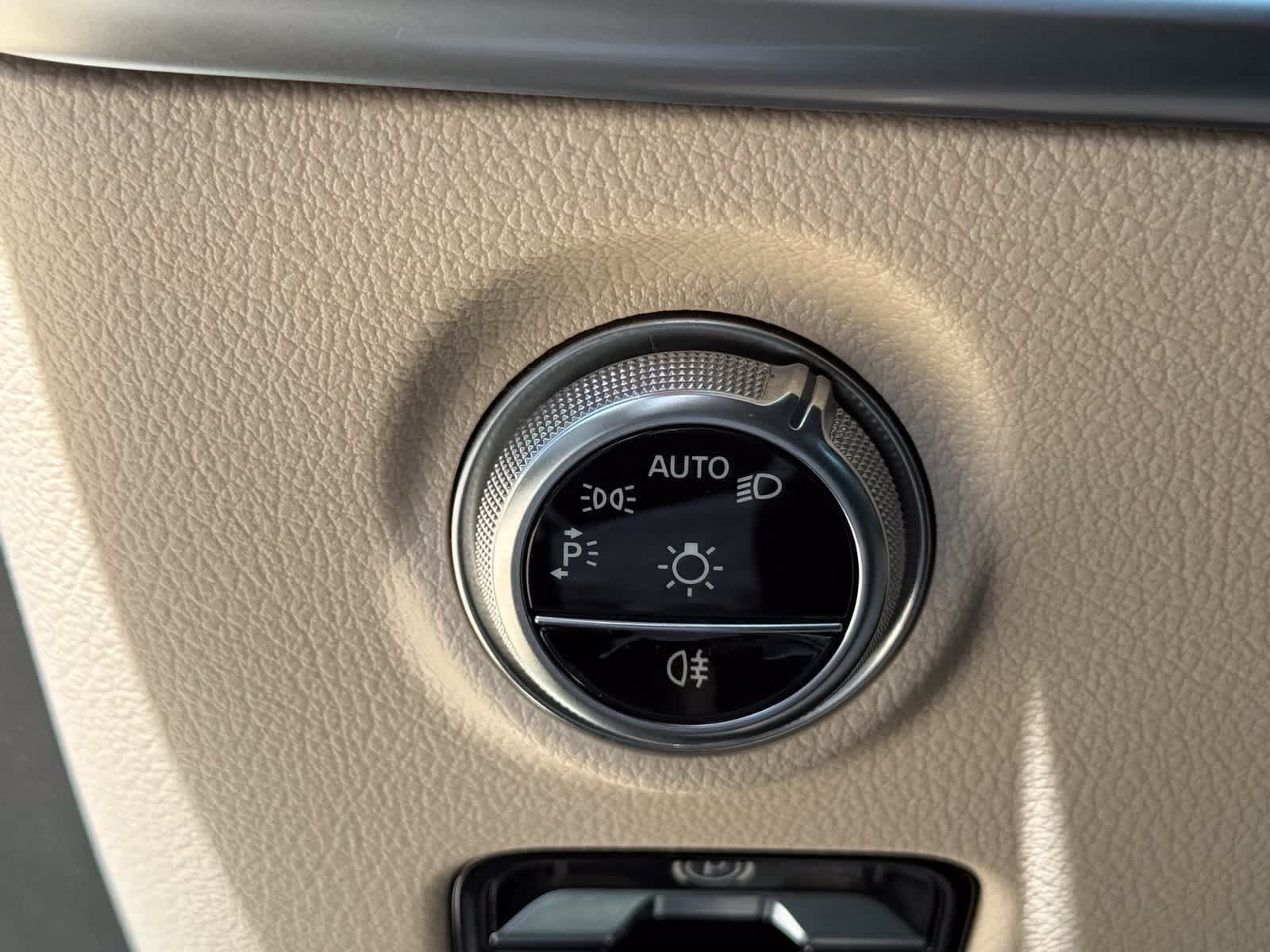 Used 2024 Mercedes-Benz C 300 Sedan image 29