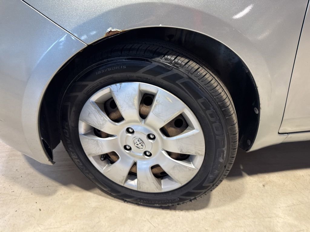 Used 2008 Toyota Yaris 2-Door Hatchback image 2