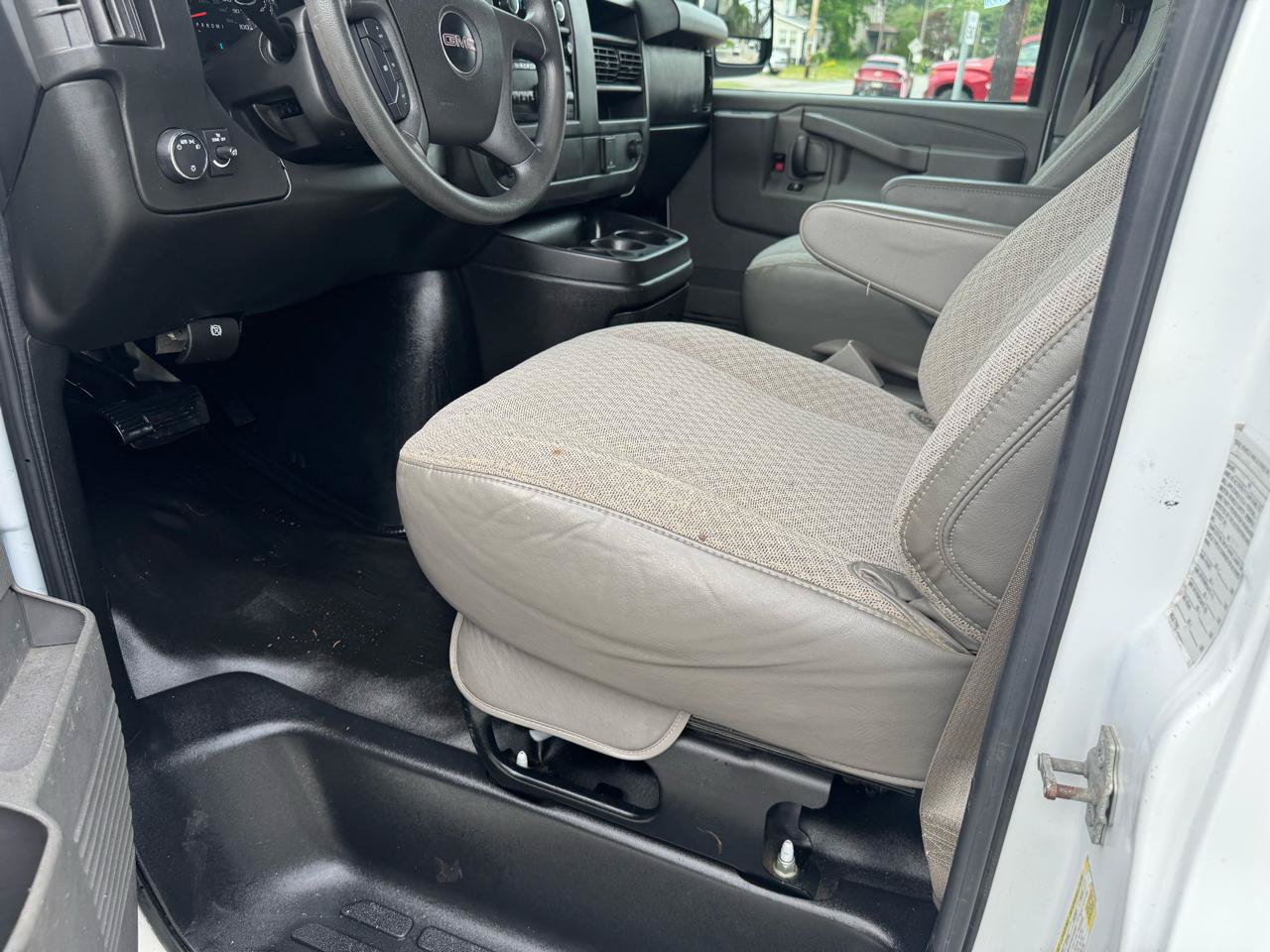 Used 2017 GMC Savana 2500 RWD image 13