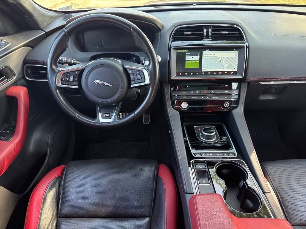 Used 2017 Jaguar F-PACE S image 21