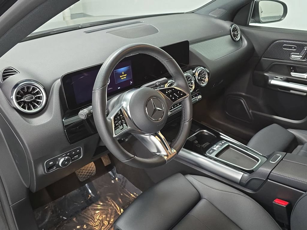 Used 2025 Mercedes-Benz GLA 250 4MATIC image 4