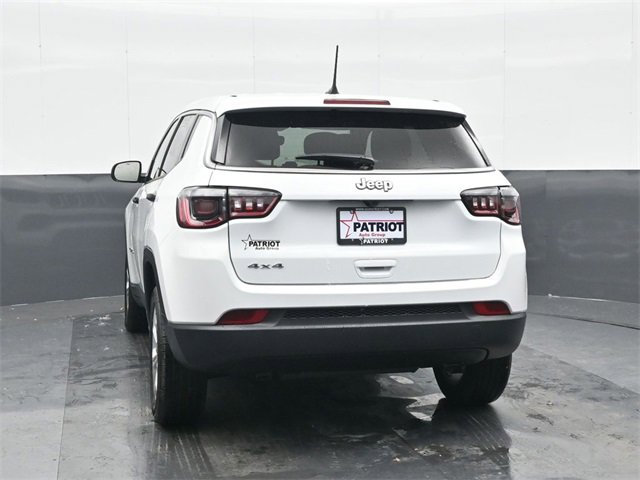 Used 2025 Jeep Compass Sport image 2