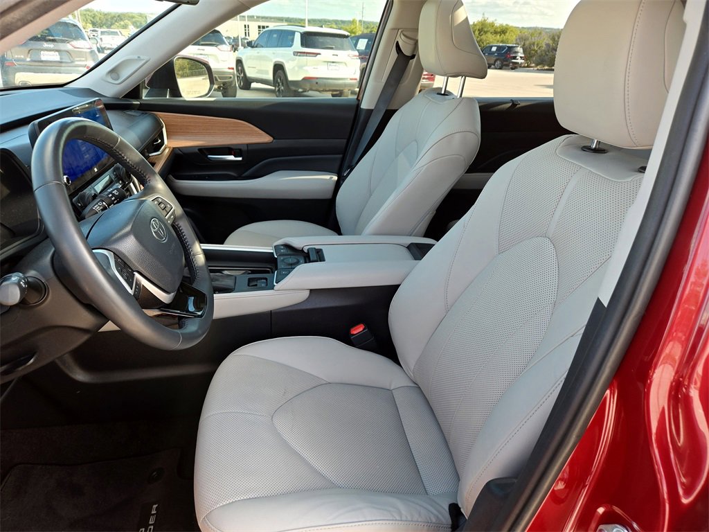 Used 2024 Toyota Grand Highlander Limited image 25
