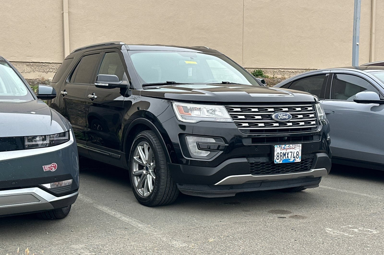 Used 2017 Ford Explorer Limited FWD image 2