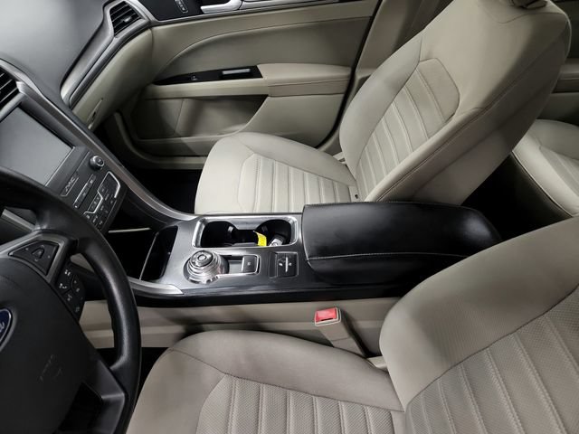 Used 2020 Ford Fusion SE FWD image 27