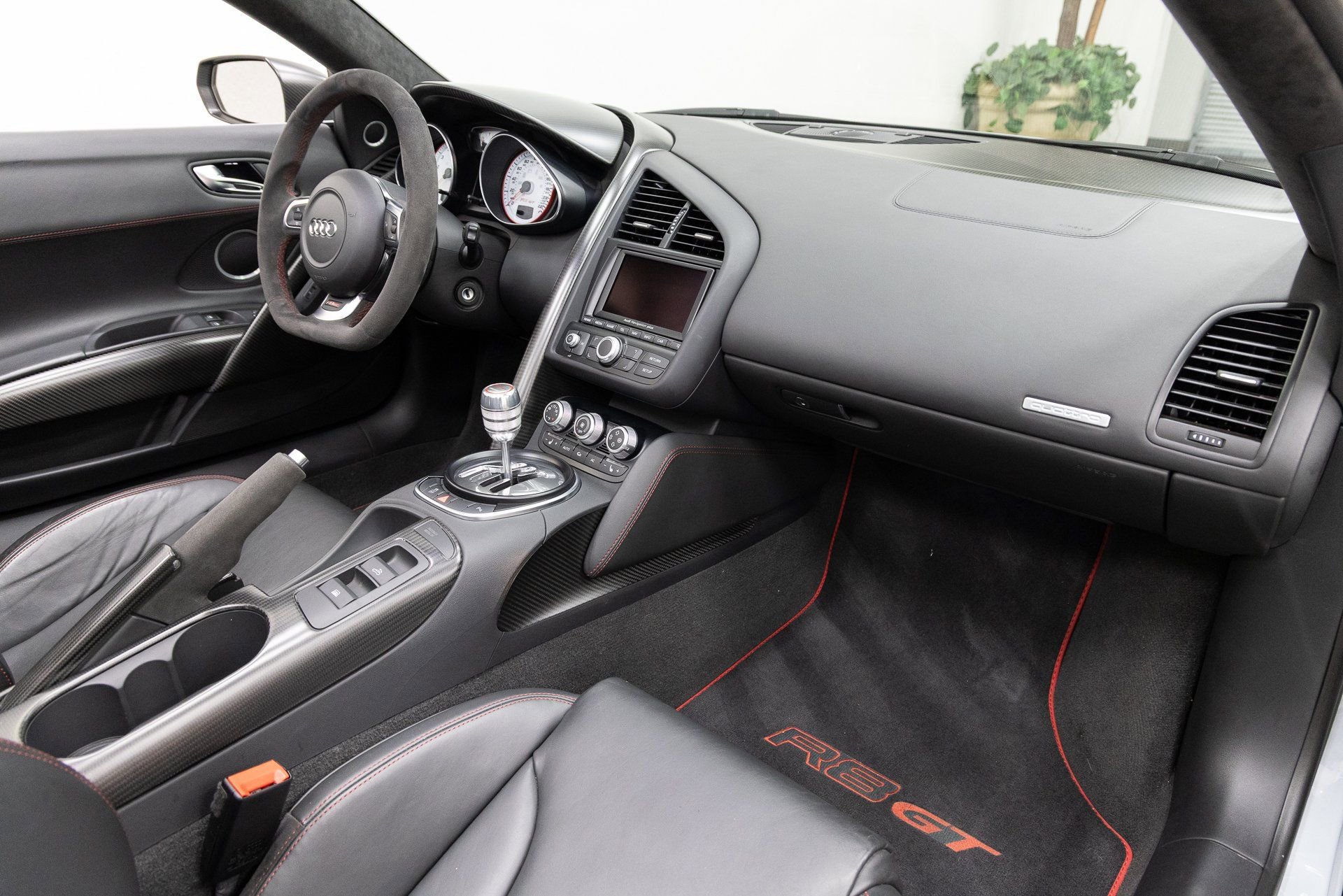 Used 2012 Audi R8 GT image 12