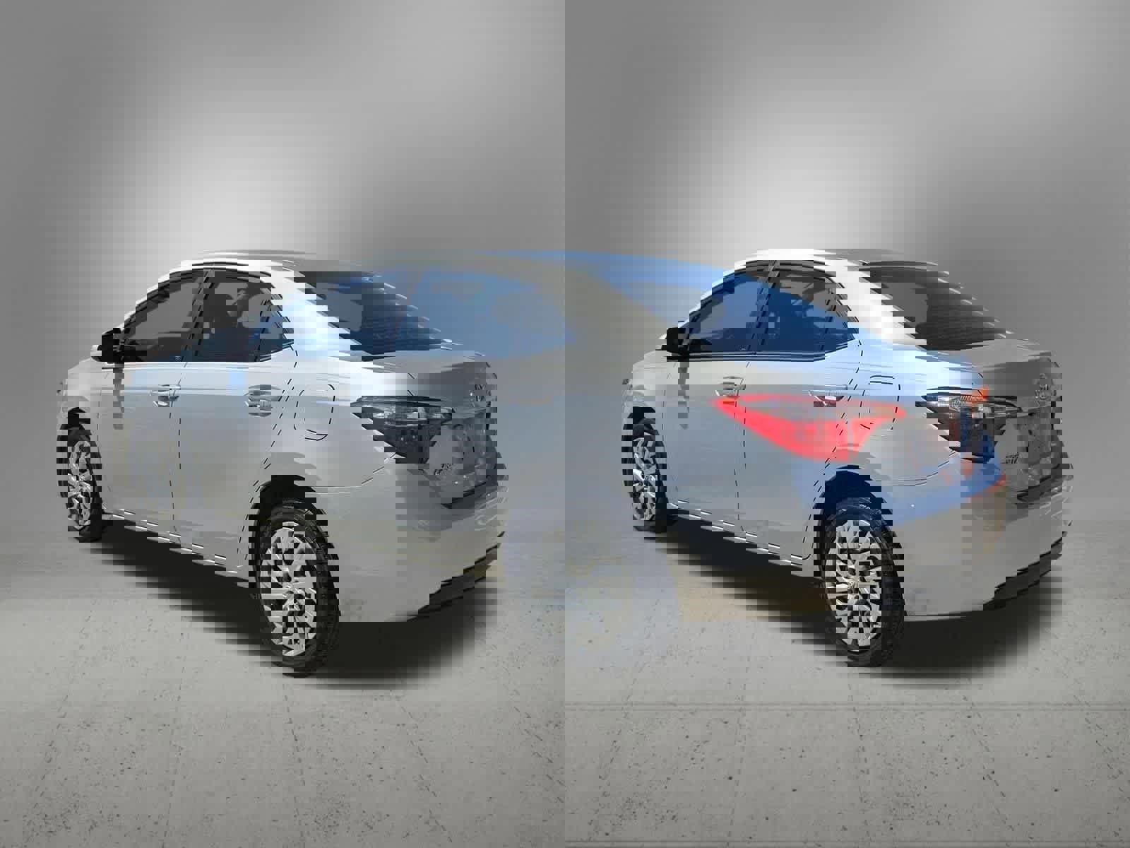 Used 2017 Toyota Corolla LE image 4