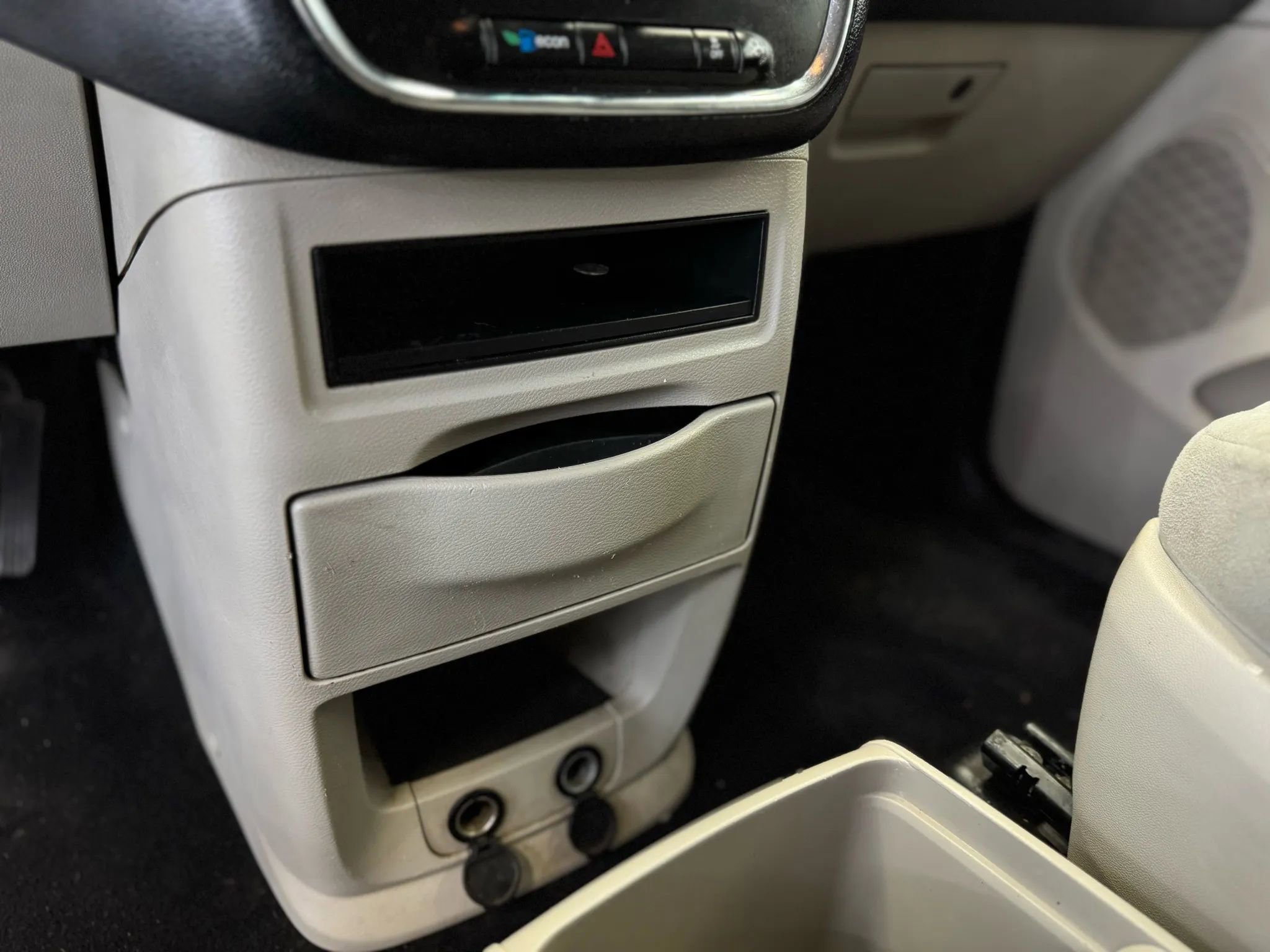 Used 2012 Dodge Grand Caravan SXT FWD image 17