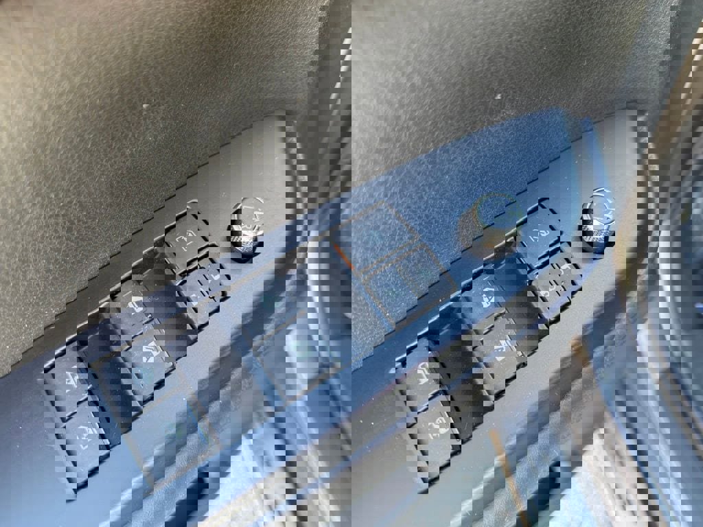 Used 2016 Toyota Highlander XLE image 12