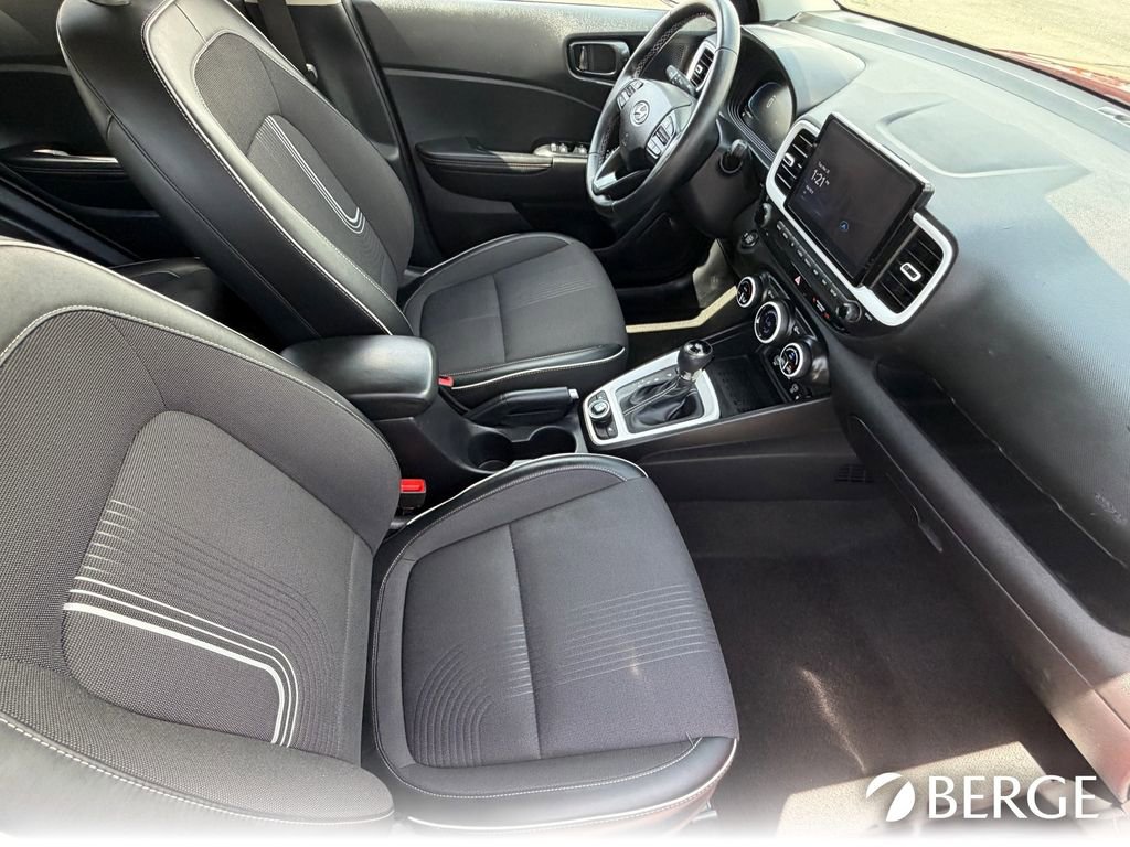 Used 2024 Hyundai Venue Limited image 13
